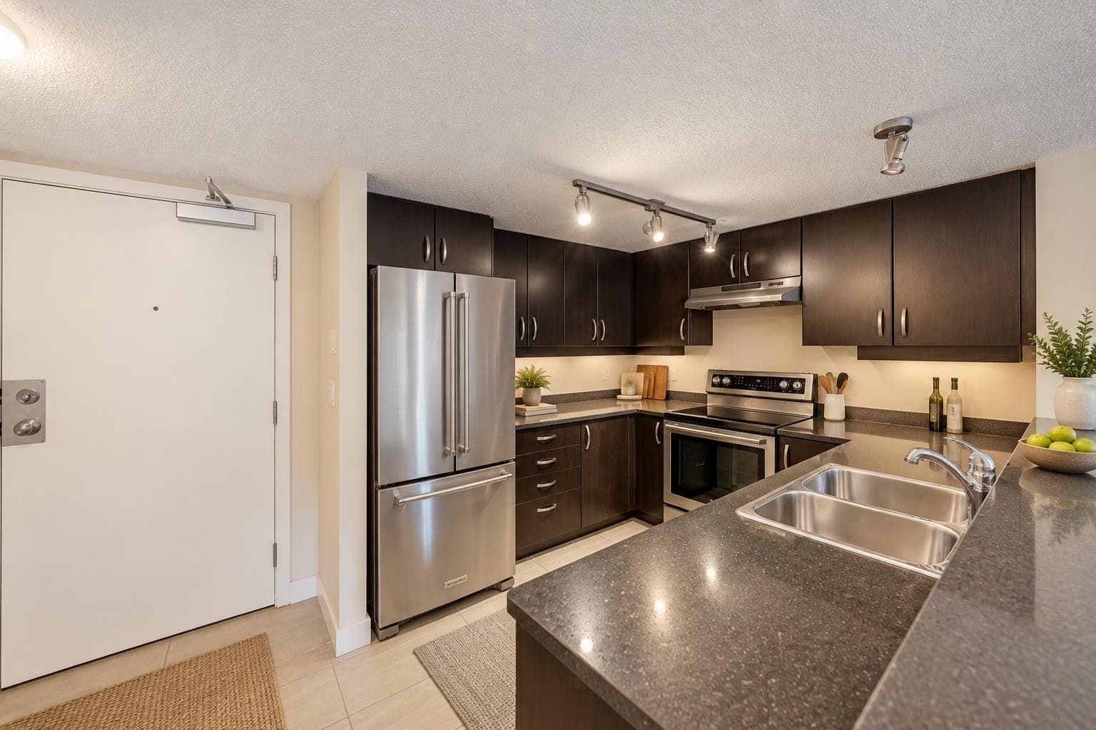 227 - 10838 City Parkway, Surrey, V3T 5X9 — photo 5