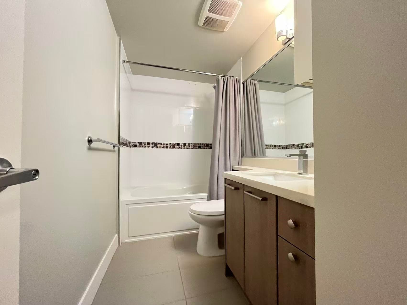 305 - 7377 14th Avenue, Burnaby, V3N 1Z7 — photo 5