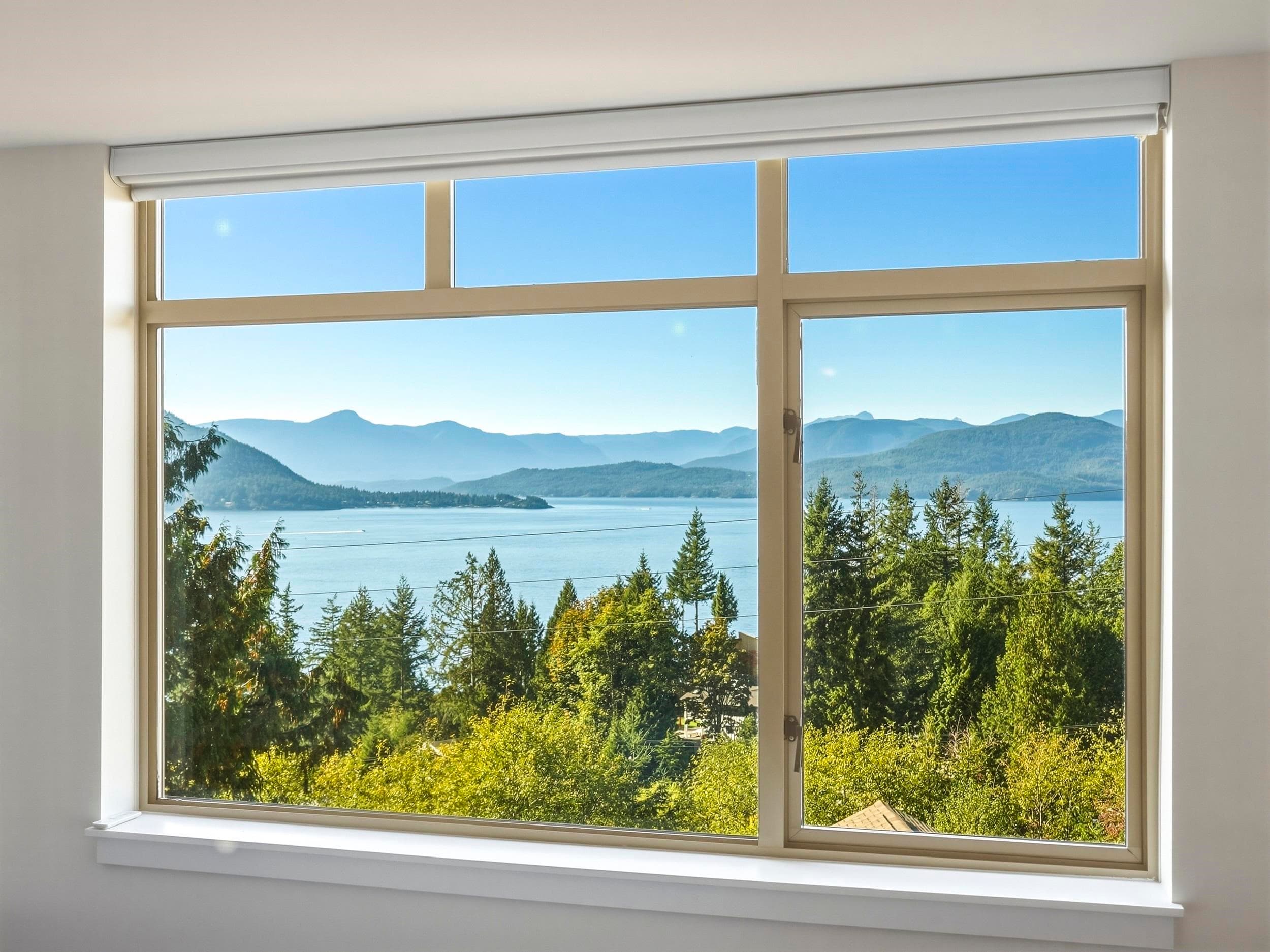 8547 Seascape Court, West Vancouver, V7W 3J7 — photo 2