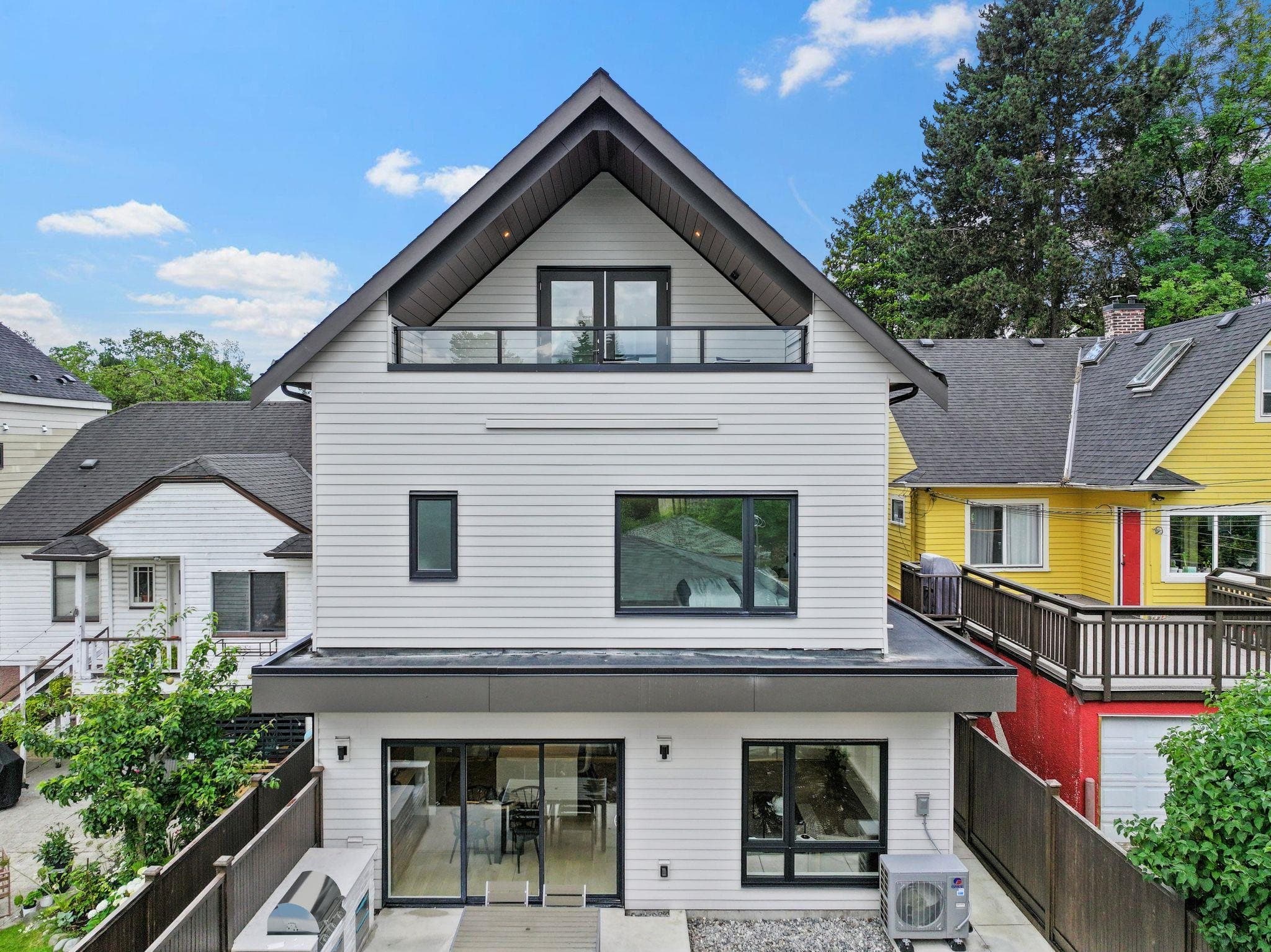 2 - 2211 William Street, Vancouver, V5L 2S5 — photo 2