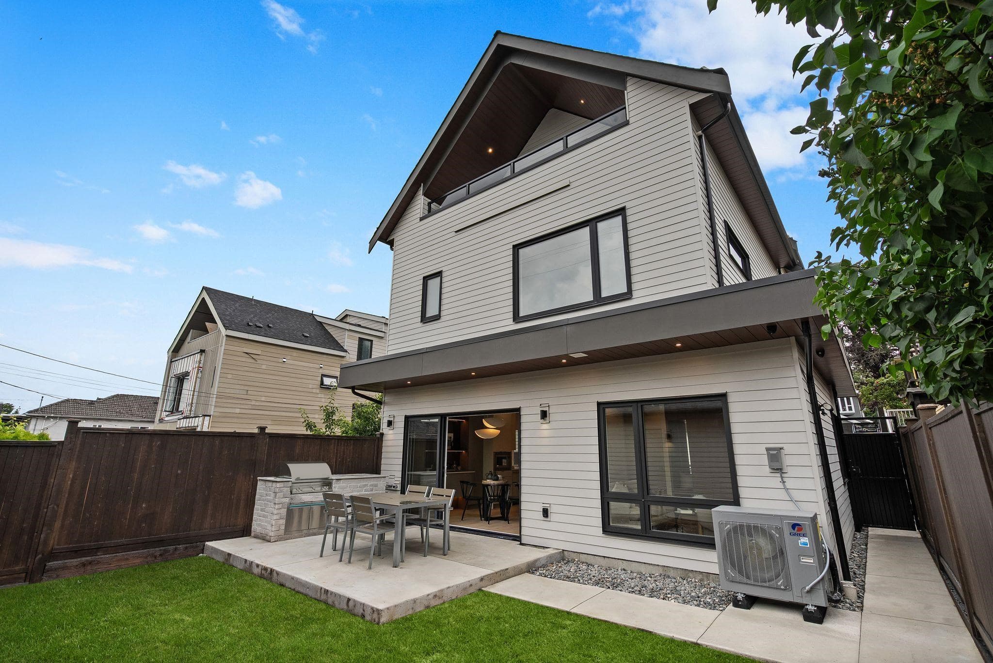 2 - 2211 William Street, Vancouver, V5L 2S5 — photo 3