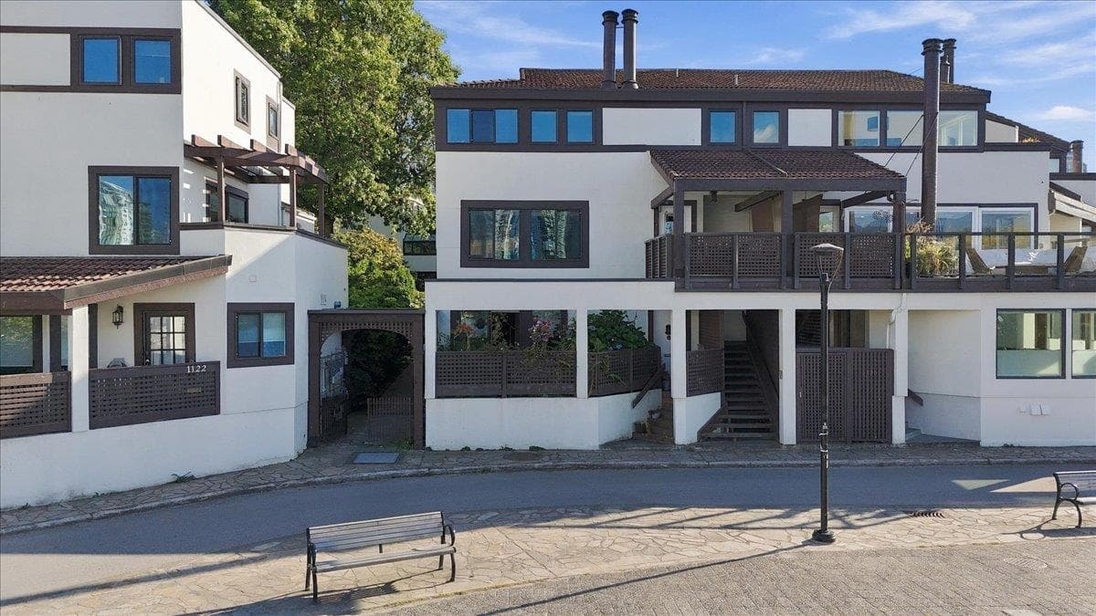 1124 Ironwork Passage, Vancouver, V6H 3R1 — photo 2