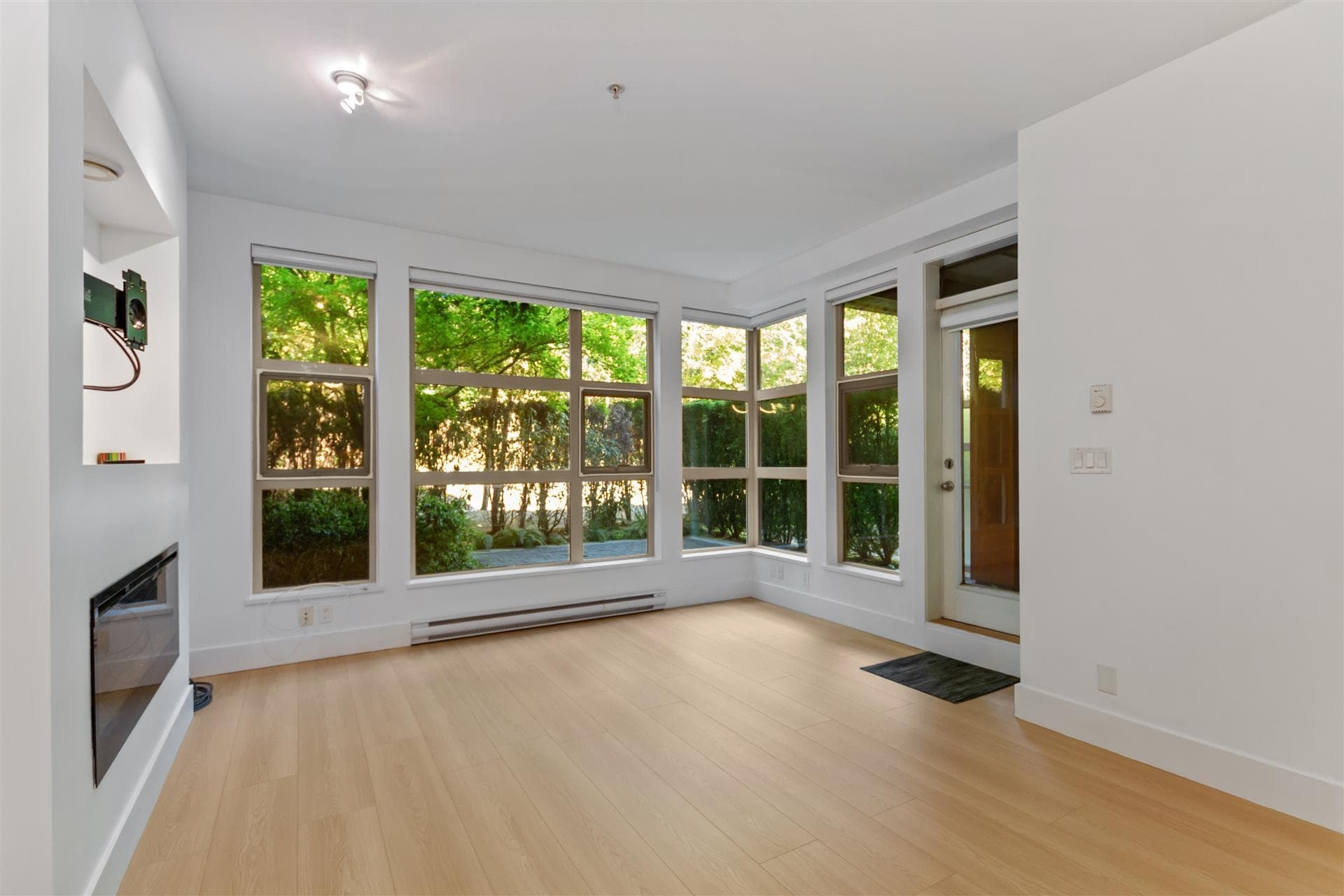 208 - 3606 Aldercrest Drive, North Vancouver, V7G 0A3 — photo 2