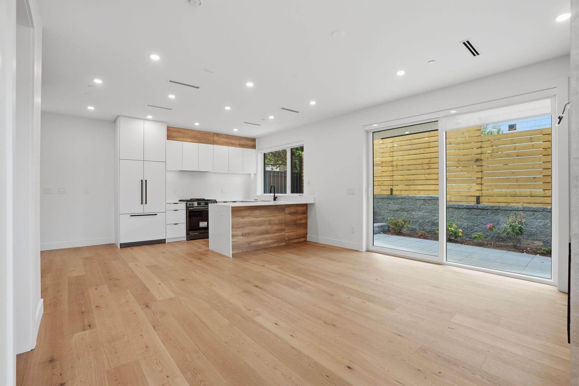 2 - 2438 E 20th Avenue, Vancouver, V5M 2T6 — photo 2