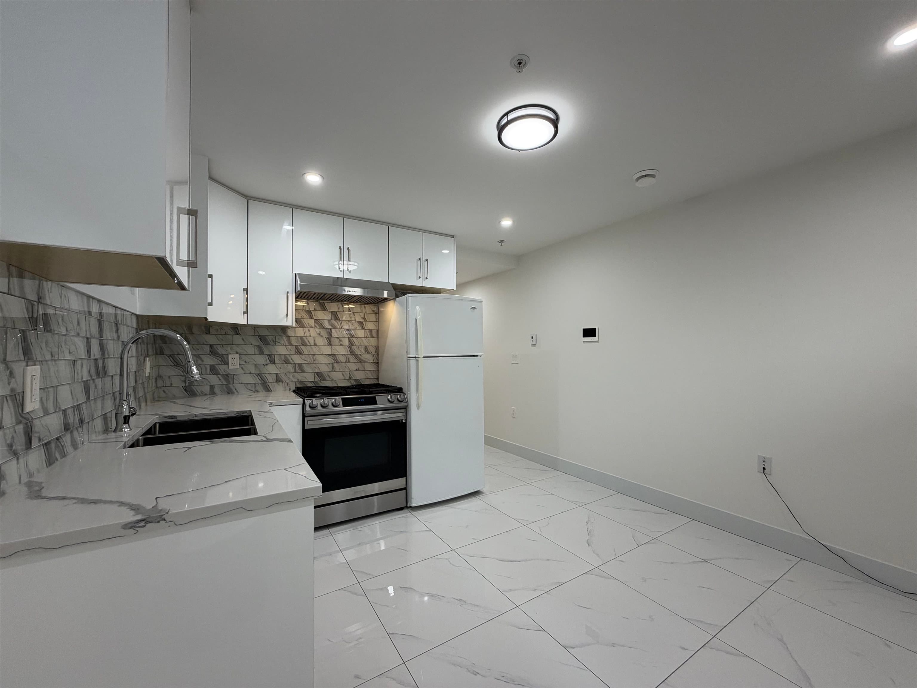 2 - 1052 E 50th Avenue, Vancouver, V5X 1B8 — photo 2
