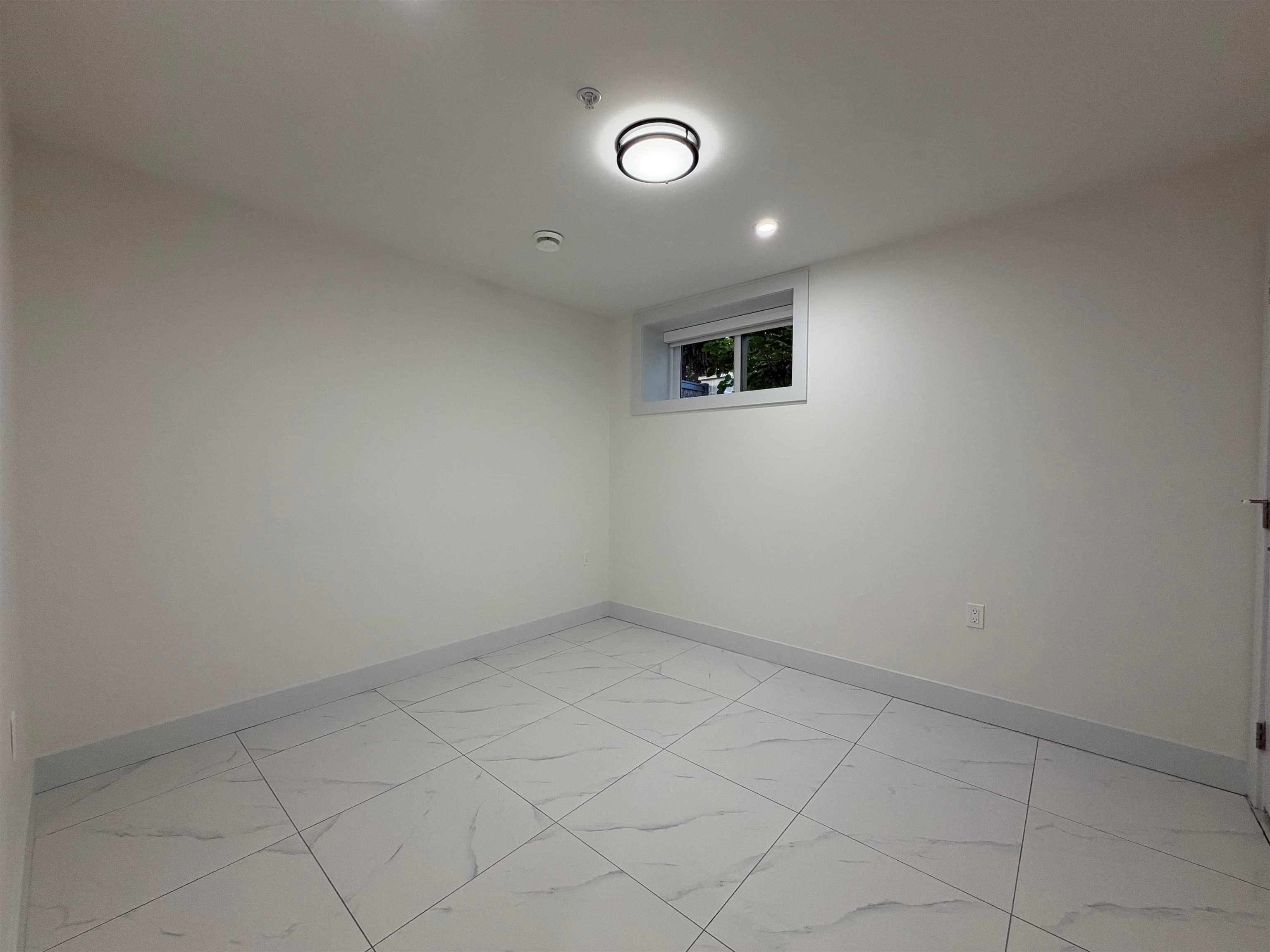 2 - 1052 E 50th Avenue, Vancouver, V5X 1B8 — photo 3