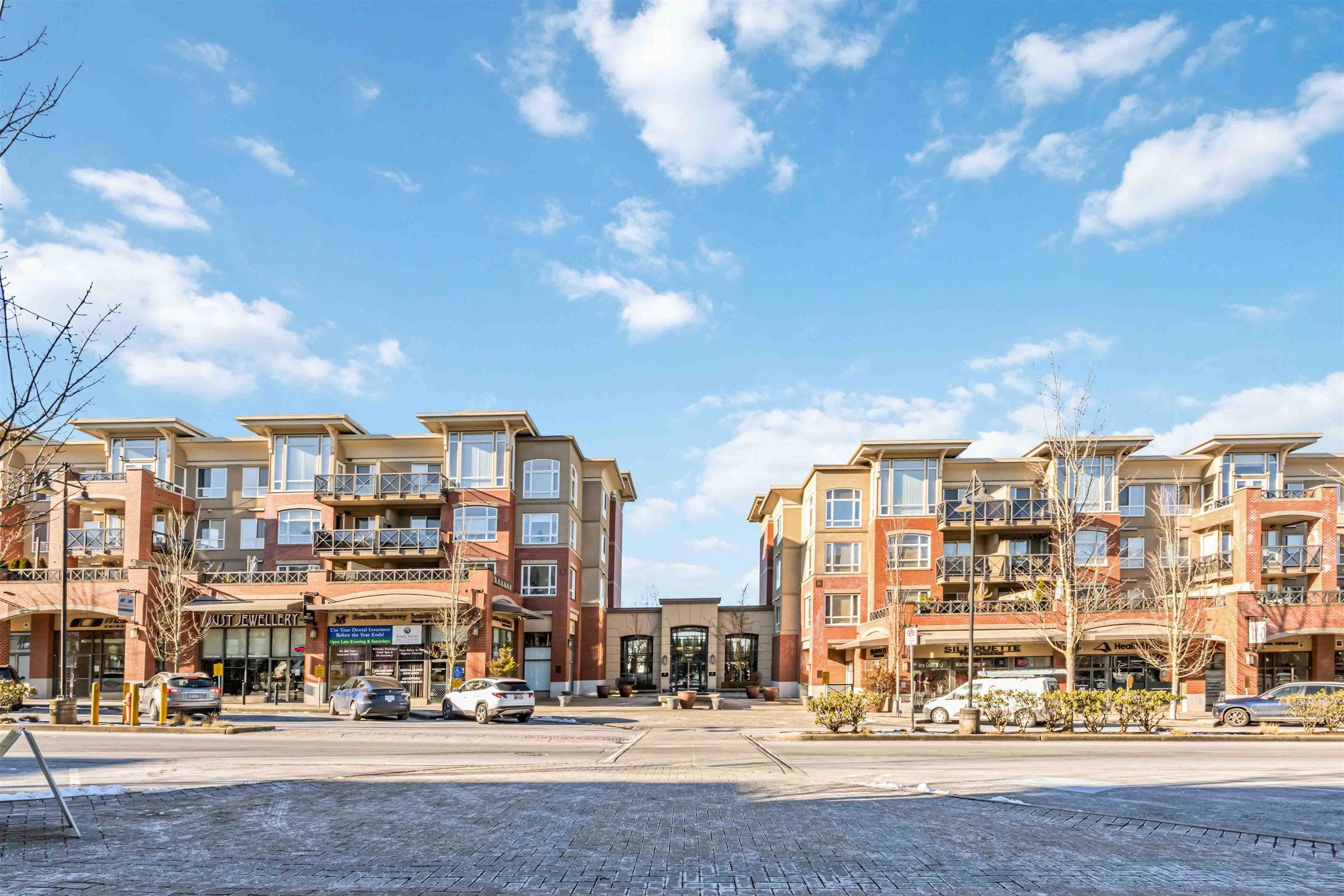 421 - 2970 King George Boulevard, Surrey, V4P 0E6 — photo 1