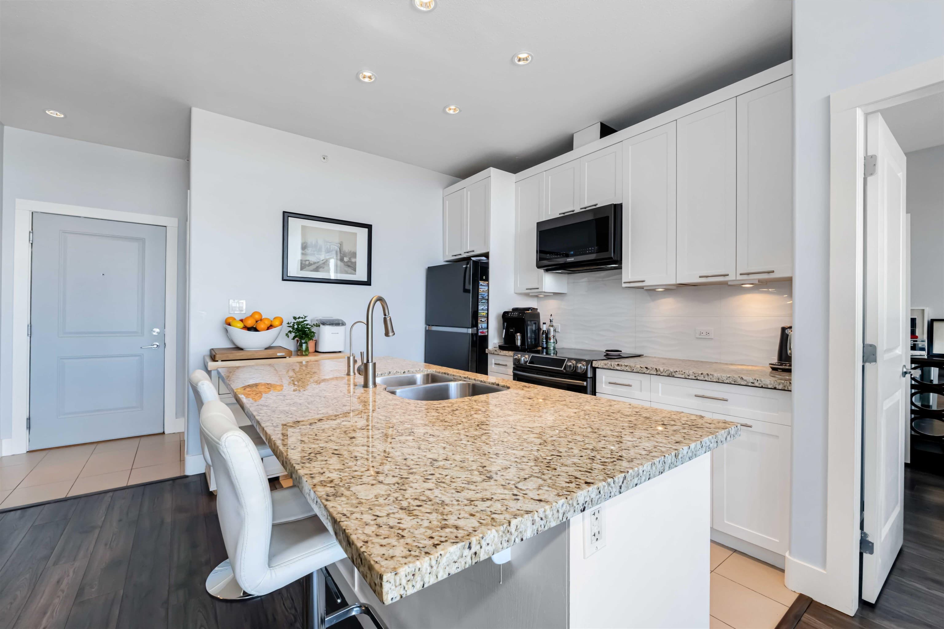 421 - 2970 King George Boulevard, Surrey, V4P 0E6 — photo 5