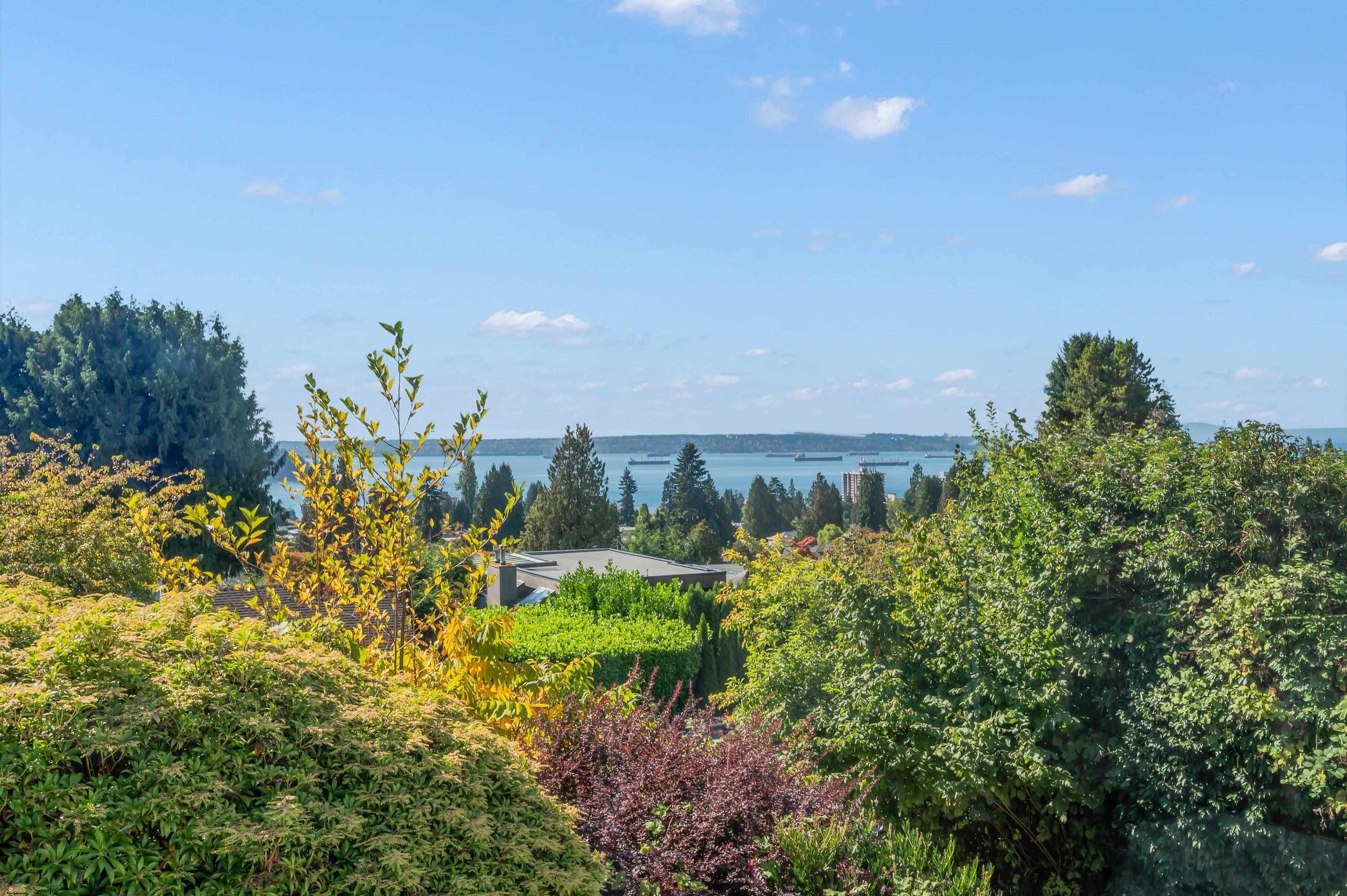 1165 Mathers Avenue, West Vancouver, V7T 2G4 — photo 2