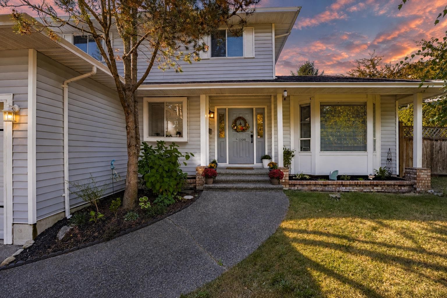 1328 Honeysuckle Lane, Coquitlam, V3E 2K2 — photo 2