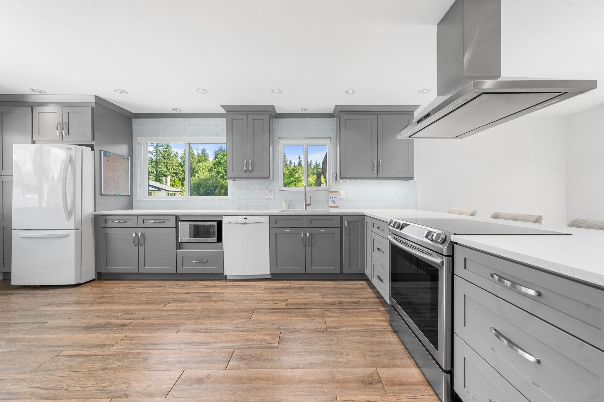 1231 River Drive, Coquitlam, V3E 1N7 — photo 3